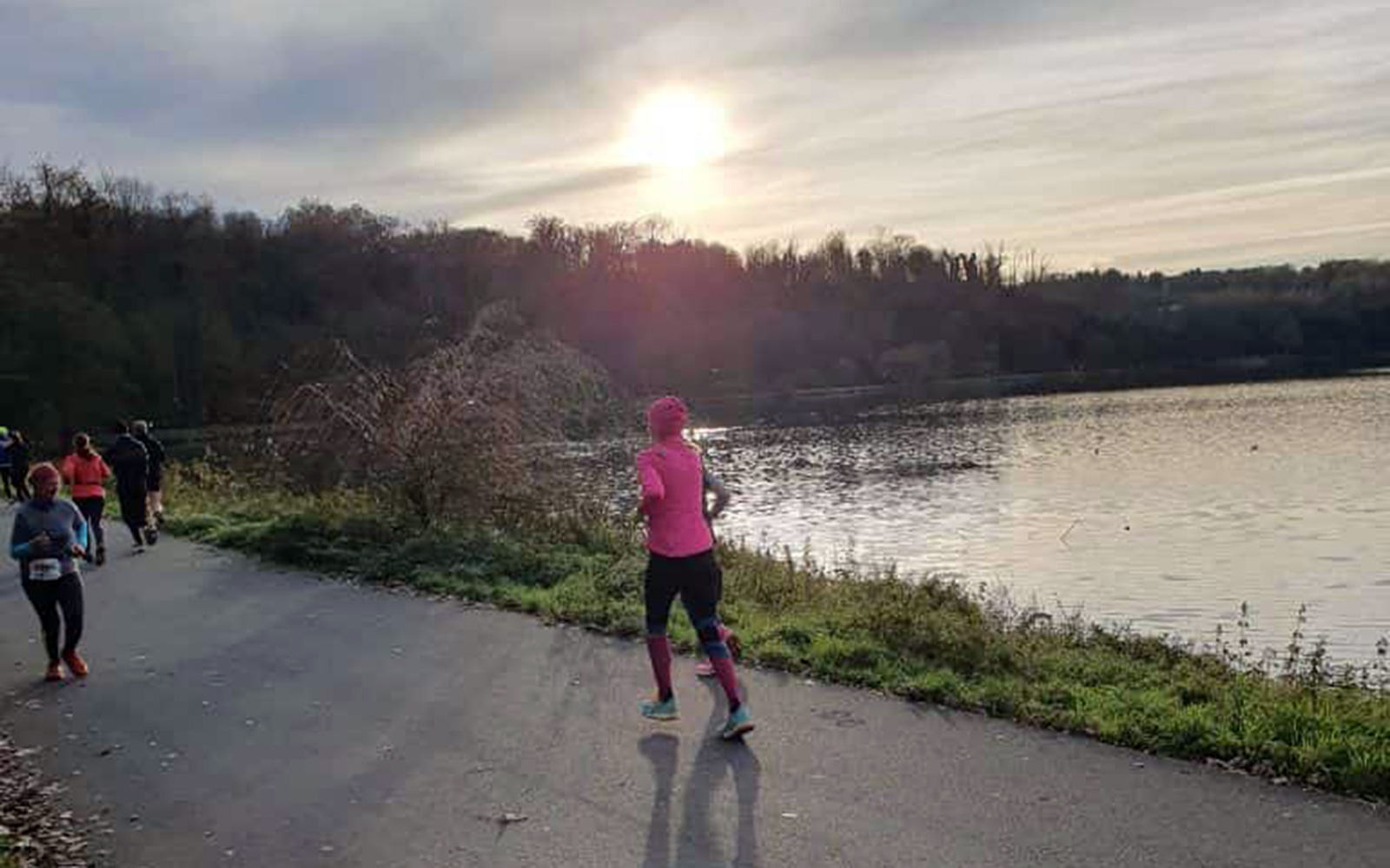 Über den Hügel zum Lauf